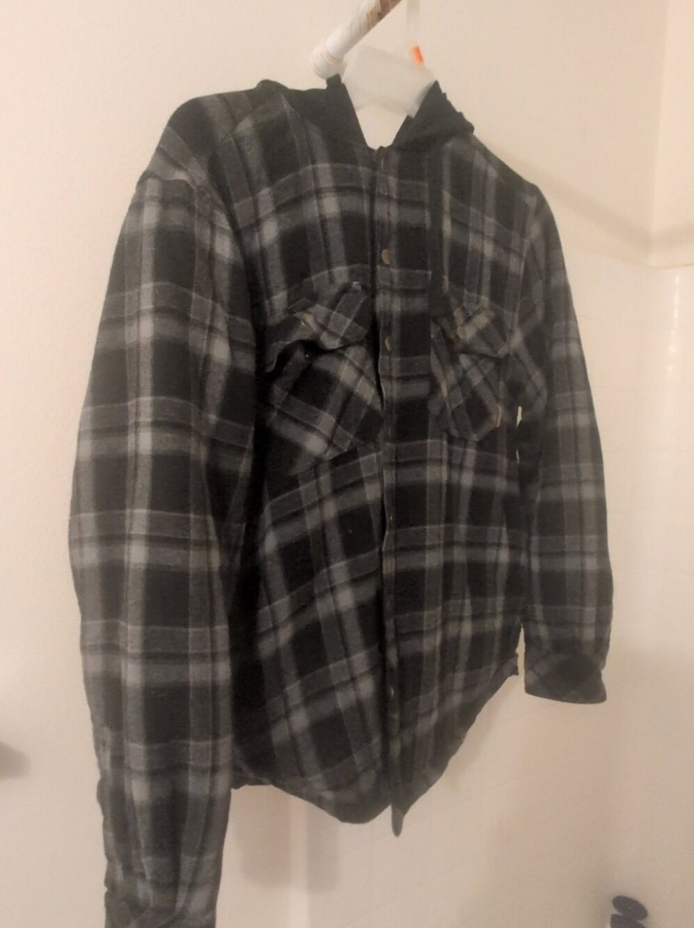 Legendary Outfitters Men’s Quilted Hooded Flannel Jacket – Size Medium